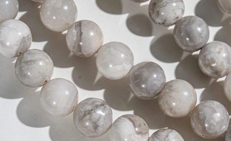 БЕЛЫЙ АГАТ. Камень мудрости и защиты